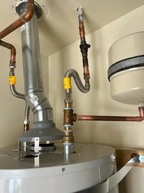 Water heater installation and plumbing repair in Dias